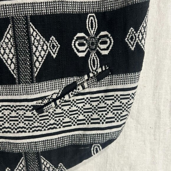 IMEIN! | Gemotric White and Black Vest Sz L - Picture 5 of 6